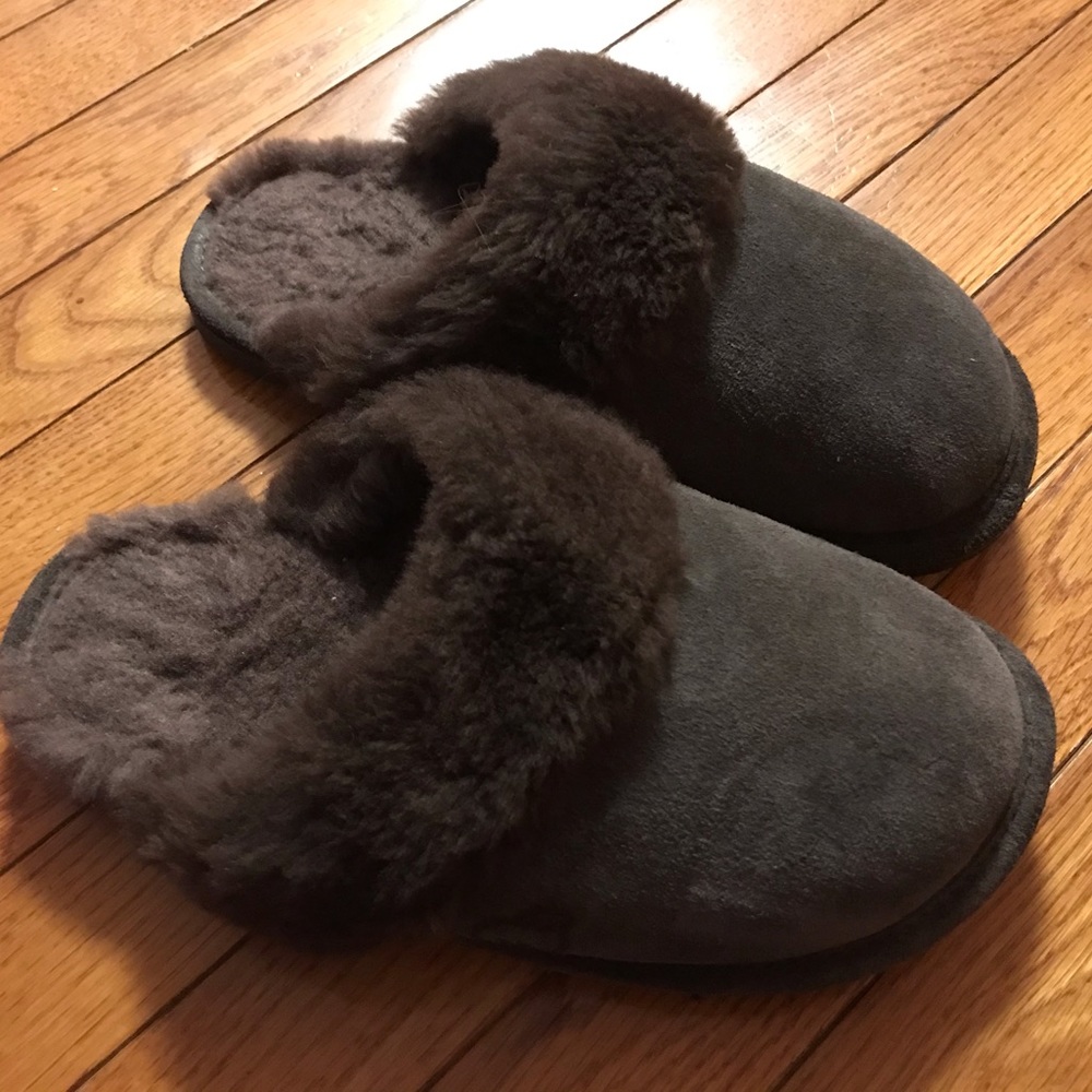 Warm, shearling slippers